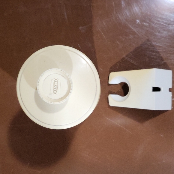 Two Vintage Plastic Dixie Cup Wall Mount Dispensers - Picture 5 of 12